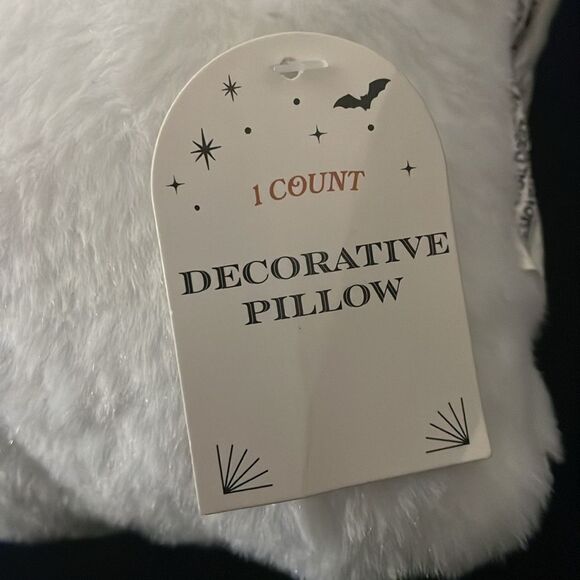NWT Target bulleyes playground white smiley ghost Halloween decor pillow 2024 - Picture 9 of 10